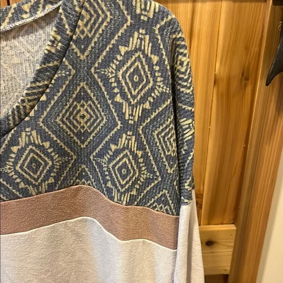 Chic Geometric Long Sleeve Top - Blue, White, and Tan - Picture 5 of 9